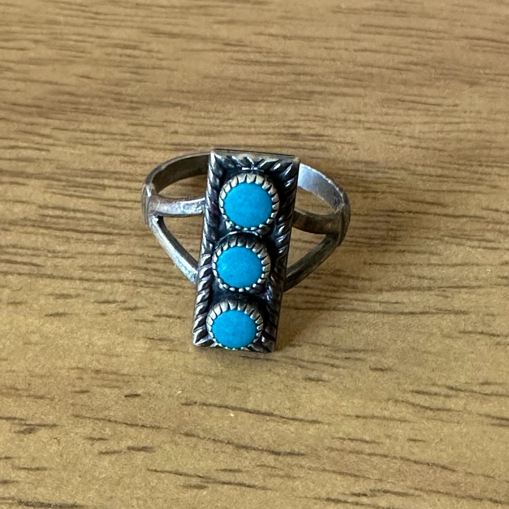 Vintage genuine turquoise ring. Size 5 1/2